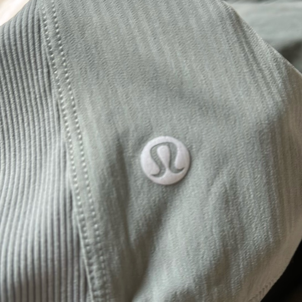 Lululemon Dance Studio Jacket • Size 4 • SOLD OUT💚 - Picture 4 of 4